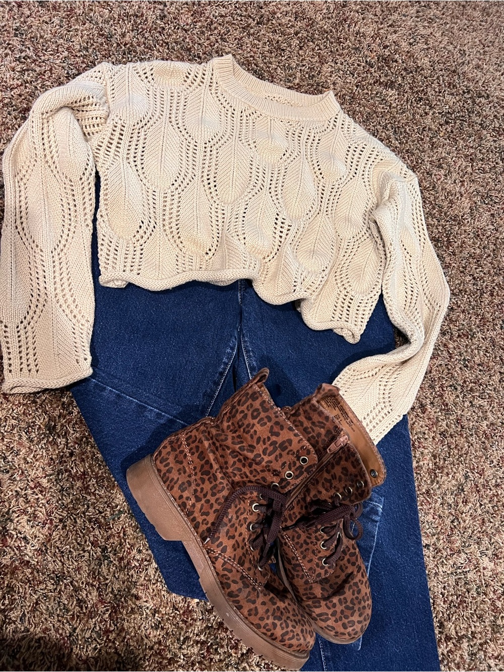 Olalook crew neck sweater small